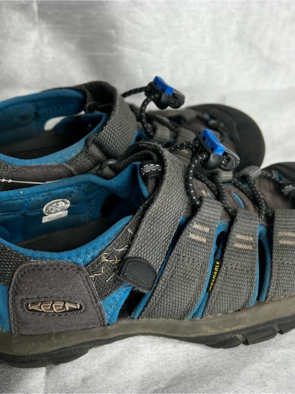 Big kid size 2 Keen Sandals blue/gray
